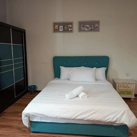 Melaka Beachfront Villa With Pool Esterno foto