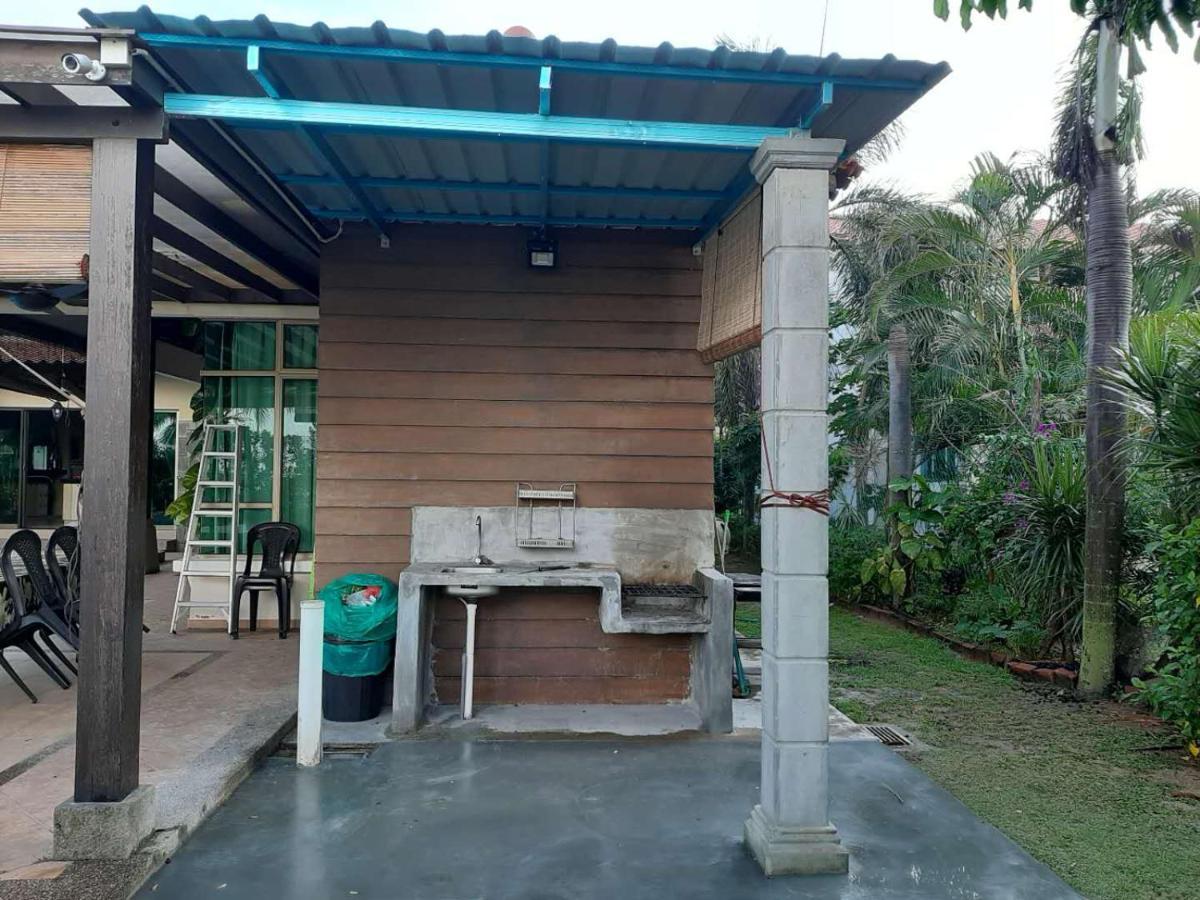 Melaka Beachfront Villa With Pool Esterno foto