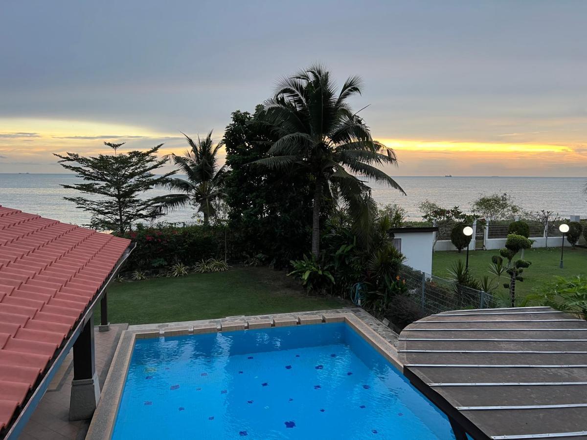 Melaka Beachfront Villa With Pool Esterno foto