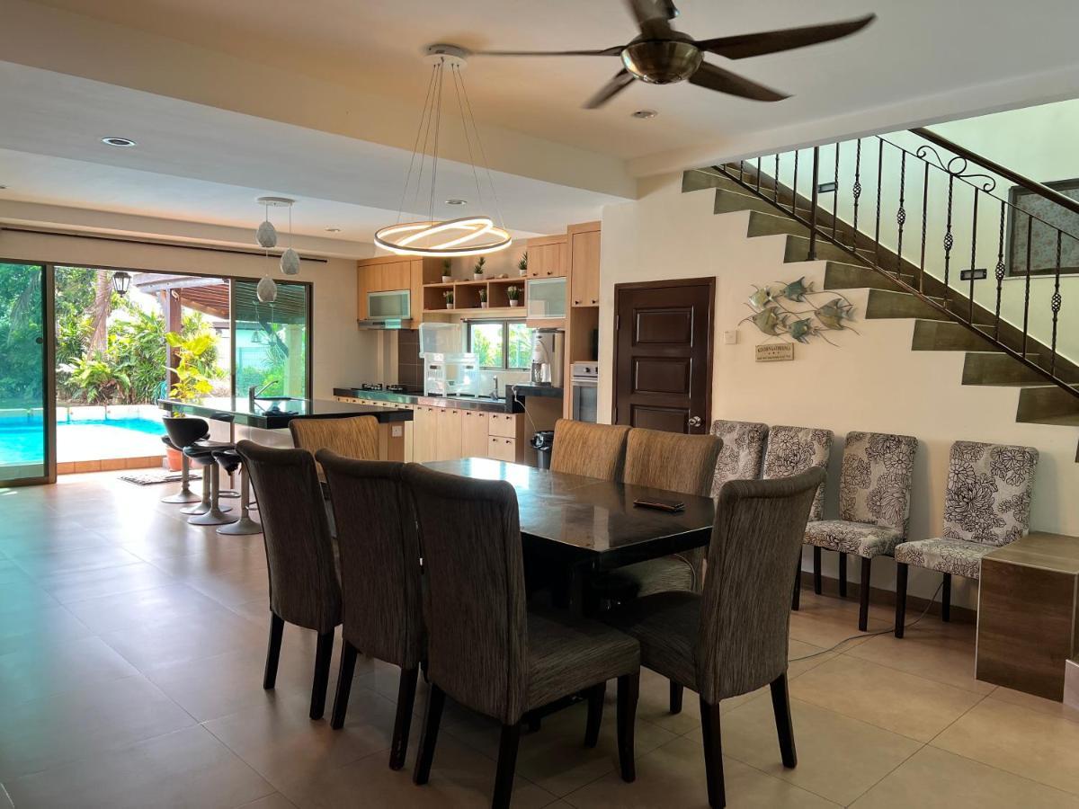 Melaka Beachfront Villa With Pool Esterno foto