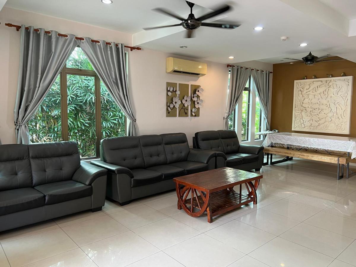 Melaka Beachfront Villa With Pool Esterno foto
