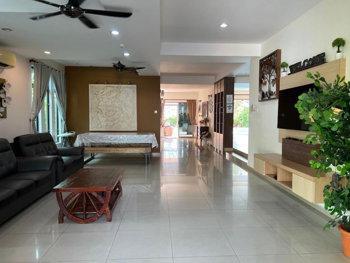 Melaka Beachfront Villa With Pool Esterno foto