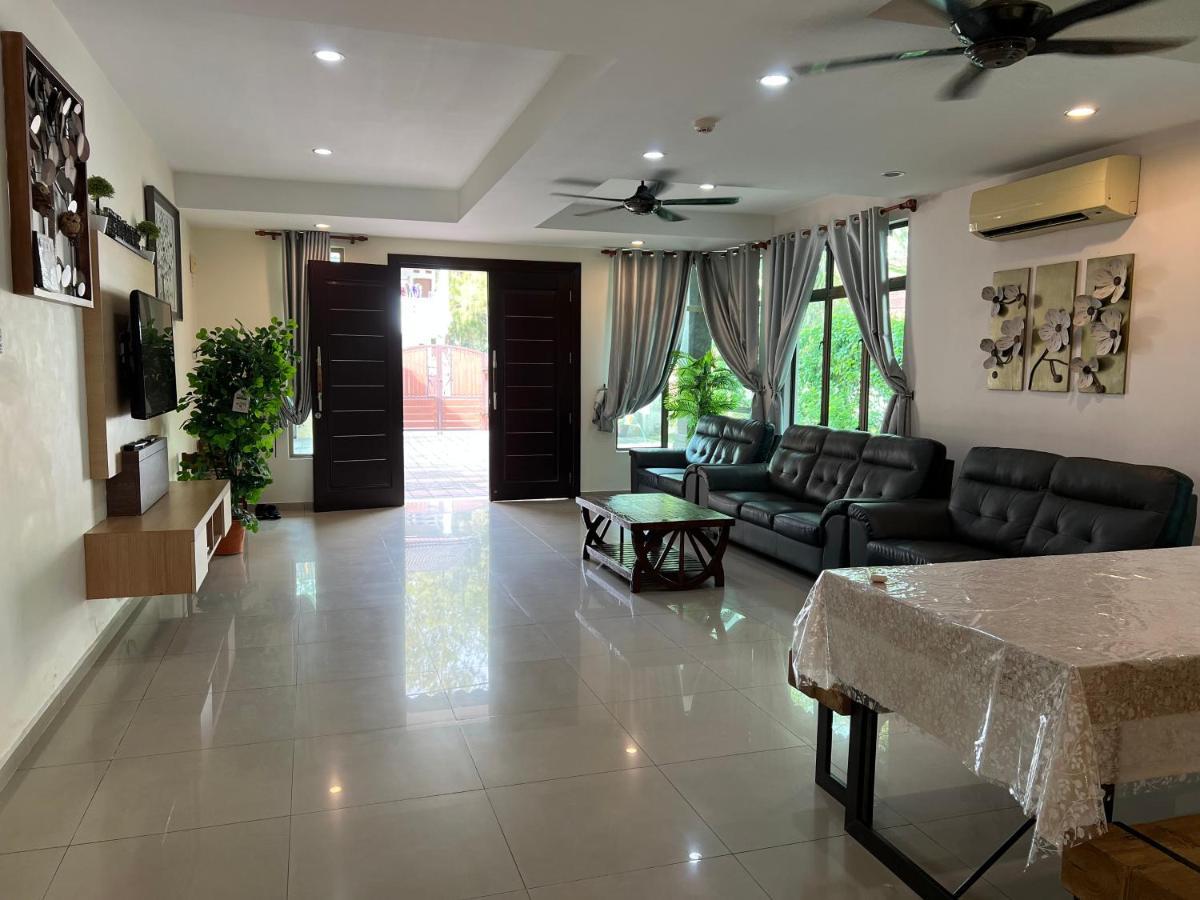 Melaka Beachfront Villa With Pool Esterno foto