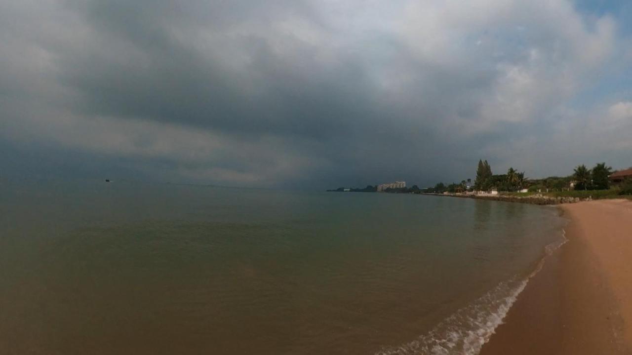 Melaka Beachfront Villa With Pool Esterno foto