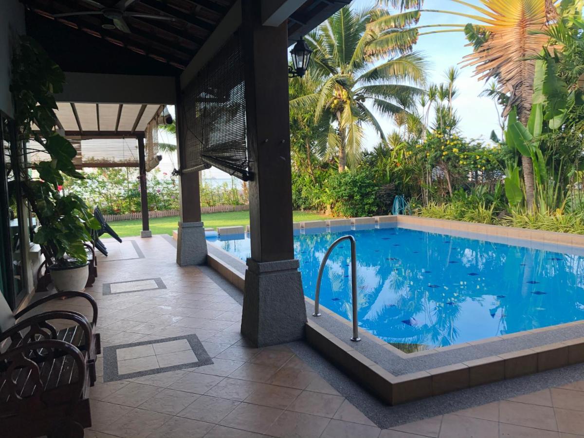 Melaka Beachfront Villa With Pool Esterno foto