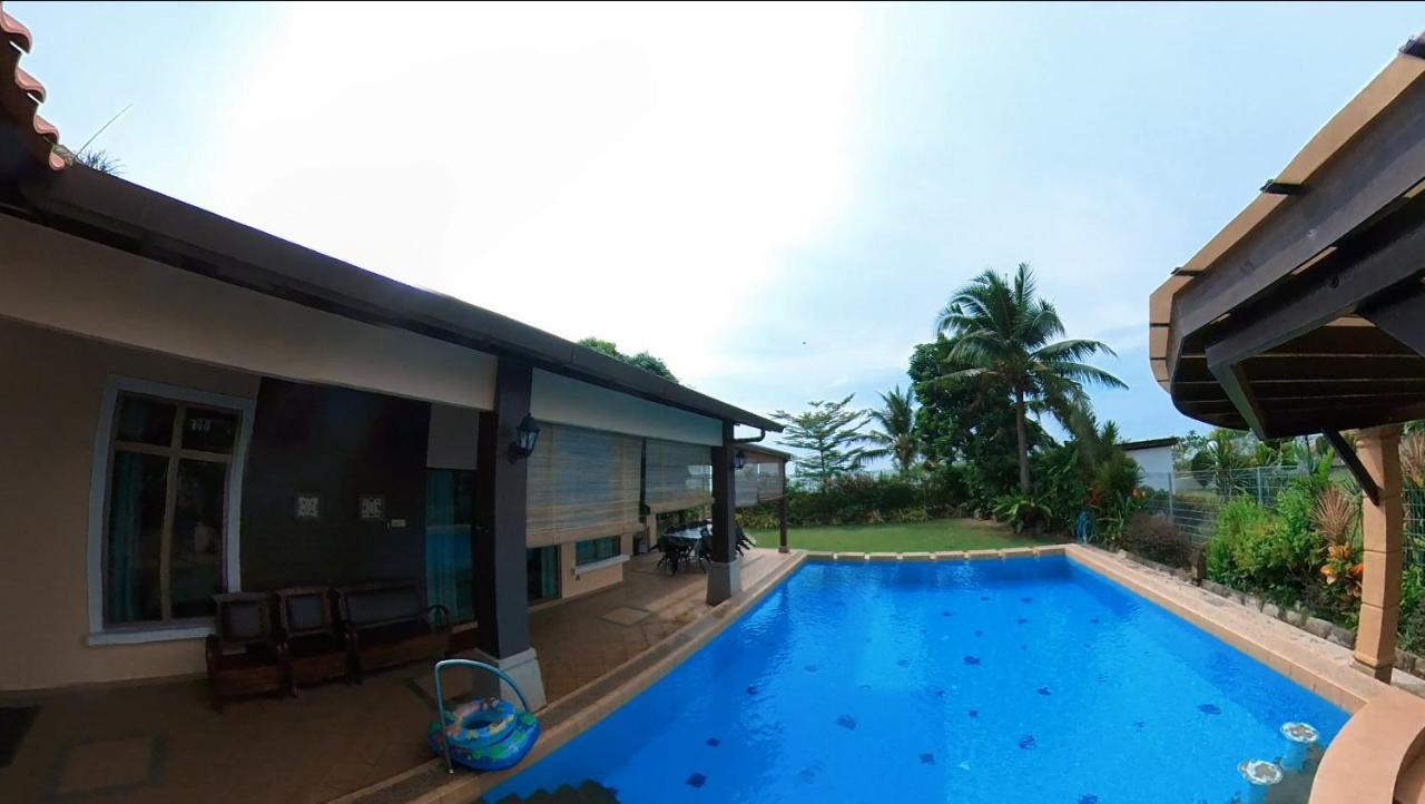 Melaka Beachfront Villa With Pool Esterno foto