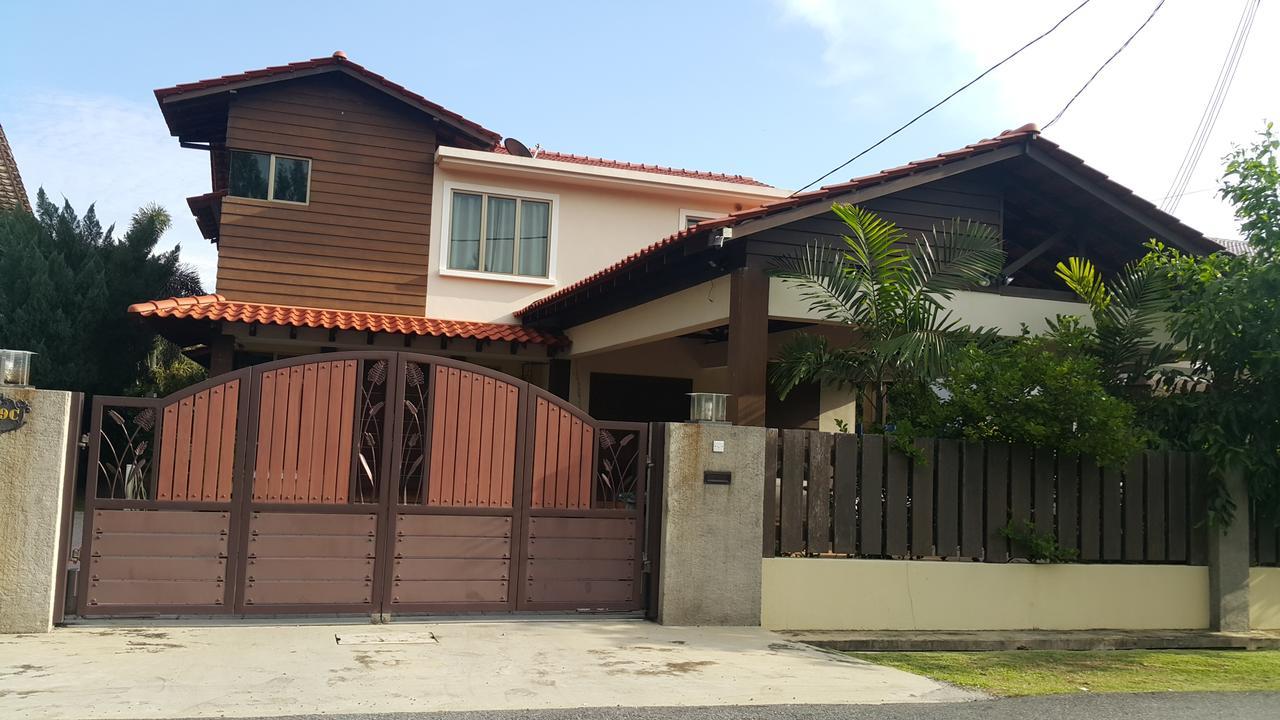 Melaka Beachfront Villa With Pool Esterno foto
