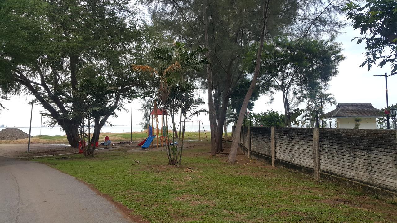 Melaka Beachfront Villa With Pool Esterno foto