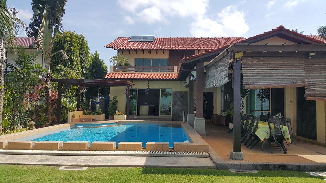 Melaka Beachfront Villa With Pool Esterno foto