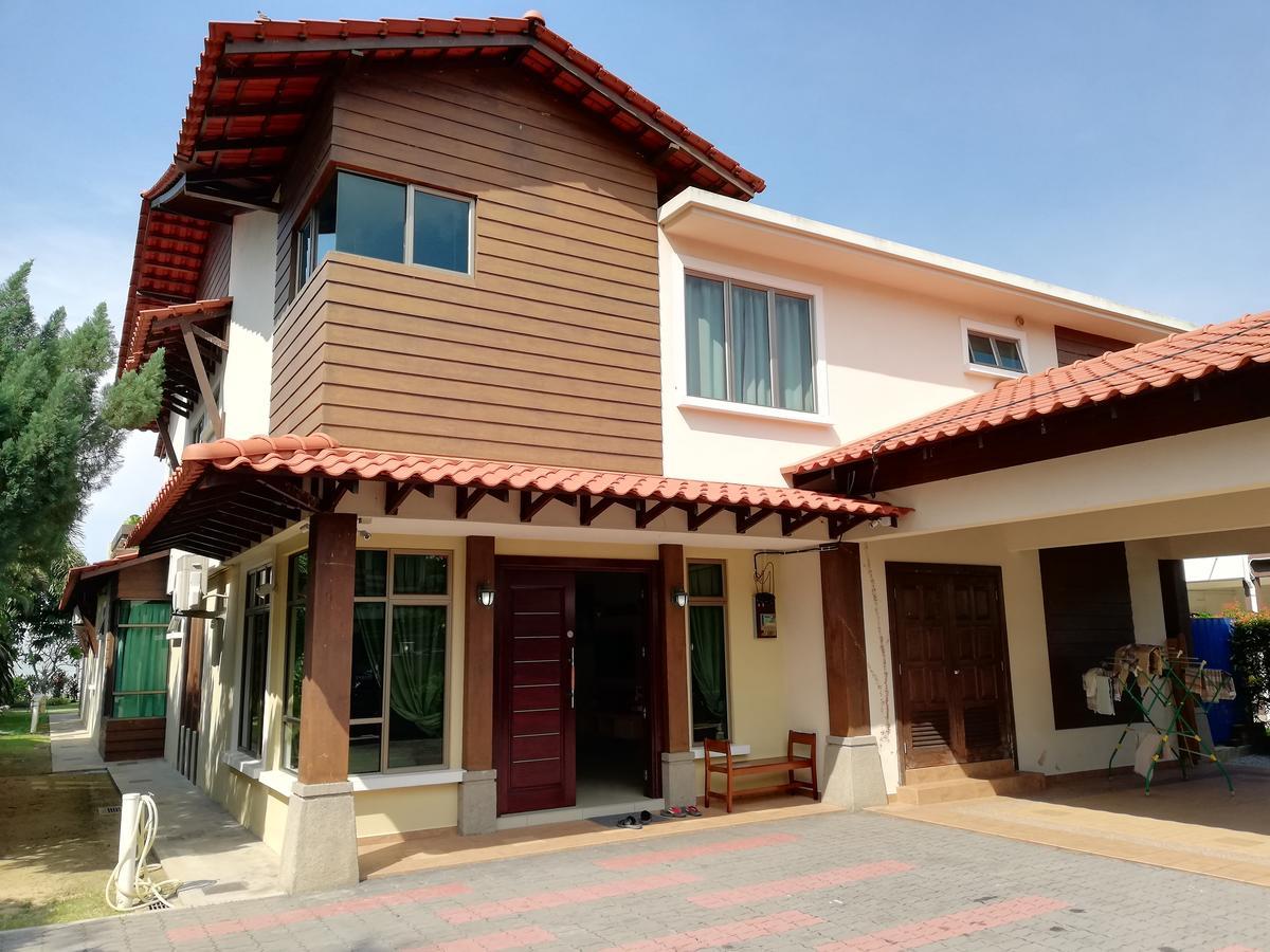 Melaka Beachfront Villa With Pool Esterno foto
